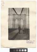 Brooklyn Bridge
Exteriör. Två män på bron. Resebild ur Gunnar Asplunds samling.