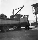 Lastbil med kran, Arméförvaltning
Lossning av betongfundament