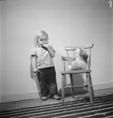 Zebrakläder
Första kollektionen
Flicka med barnkläder