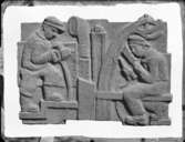 Relief med arbetare av skulptören William Marklund
