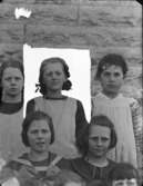 Reproduktion
Porträtt av flicka, frilagd i en gruppbild