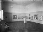 Utställning med konkret konst på Galerie Blanche 1949
Verk av konstnärerna Olle Bonniér, Arne Jones, Pierre Olofsson och Karl Axel Pehrson
Interiör