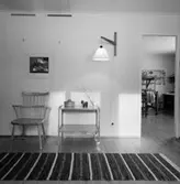 Standardhus, Hultsfred
Interiör, pinnstol med litet bord vid mellanvägg