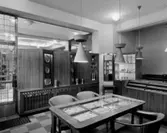 AB Flavia
Butiksinteriör, bord med glasskiva för smycken