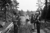 Vandring vid Mattjärn med Lindome hembygdsgille, år 1984. Andra personen från vänster är Kajsa Karlsson.