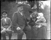 Morbror Esse, Moster Anna, Torvald och Gunnvor.