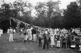 Midsommarfirande på Ekensås i Kållered, år 1984.

För mer information om bilden se under tilläggsinformation.