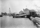 Övningsbriggen Jarramas sjösättning  år 1900. Reproduktion