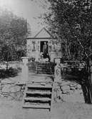 Generalamiral Wrangels, från 1780-talet lusthuset i trädgården vid Alamedan, numera borta ett HSB-hus står nu på dess plats. Foto omkring 1900-talet