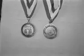 Jan Thulin, Kållered, OS-medaljör i bågskytte, år 1984. Medaljer.

För mer information om bilden se under tilläggsinformation.