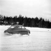 Bilkörning på glatt underlag - Rönnevattnet eller Runnevattnet, en mindre sjö nordöst om Uddevalla tätort