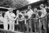 Bågskyttar hyllades med gåva och blommor i Lindome, år 1984. 