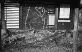 Informationstavla vid Torrekulla Turiststation i Kållered.
Fotografi taget av Harry Moum, Mölndals-Posten, vecka 4, år 1983.