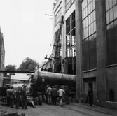 Borttransportering av gammal ångpanna.