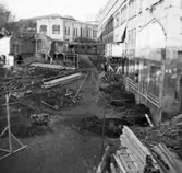 Lagerbyggnad 110 och 111 under uppbyggnad på Papyrus fabriksområde, 8/12-1945.