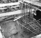Lagerbyggnad 110 och 111 under uppbyggnad på Papyrus fabriksområde, 8/12-1945.
