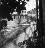 Ränna för överloppsvatten.