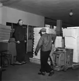 Säkerhetstjänst, truckar.
Två män mde på bilden