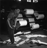 Säkerhetstjänst, spiktramp.
En man med på bilden.