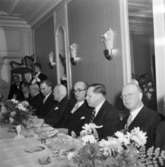 Göteborgs boktryckareförening på Grand Hotel, nov. 1950.
En grupp okända män.