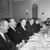 Göteborgs boktryckareförening på Grand Hotel, nov. 1950.
En grupp okända män.