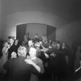 Tjänstemännen på Papyrus har personalfest, 16/4-1948.