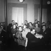 Tjänstemännen på Papyrus har personalfest, 16/4-1948.