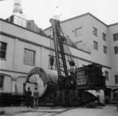 PM3 Yankeecylinder, transport med SJ:s katastrofkran.
Två okända män.