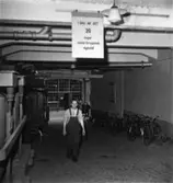 Fabriksvisning för anställdas anhöriga den 19 maj 1953.
Karl Pettersson, smörjare.