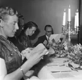 Personalfest 1954.
Fr.h. Karl-Erik Johansson, Gunvor Skogsberg, Bengt Gustafsson, Valenius, Einar Harald.
Foto: Fröken Melander.