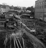 Byggnad N:o 6, tillbyggnad 1954. Lossning av betong.