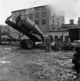Byggnad N:o 6, tillbyggnad 1954. Betongstation.
En okänd man.
