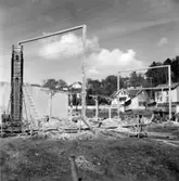 Transformatorstation på Papyrus fabriksområde, 20/5-1955.
Några män är med på bilden.