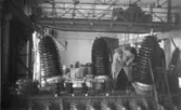 Transformator, 50 kV Kölen på Papyrus, 1/6-1955.
En man är med på bilden.