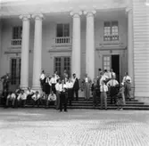 Reportage från pressvisningen den 29/8 1955.