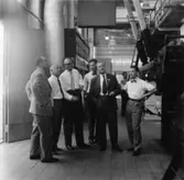 Reportage från pressvisningen den 29/8 1955.
Visning av pannrummet, Överingenjör William Tibell.