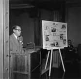 Reportage från pressvisningen den 29/8 1955.
Disponent Hans Hulthén.