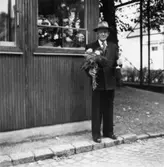 Portvakt August Johansson vid avgång ur tjänst.