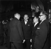 Utdelning av minnesgåvan den 24/9 1955. Fr, v. 
Bankdirektör Marcus Wallenberg, borgmästare Karl-Eric Bergquist, riksdagsman Gösta Andersson, överingenjör William Tibell.