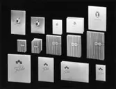 Årsberättelse 1955.
Papeteri, Tre rosor, Ballad, Comtebae?, Sonata.