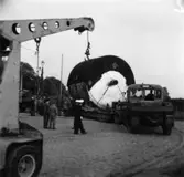 PM 2 N Yankeecylinder, transport.
En grupp okända män.