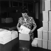 Papeteritillverkning.
2oll Helmy Blom.