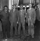 Babcock & Wilcox-pannan. Explosion i economisern.
Från vänster: maskinmästare Holger Jakobsson, ingenjör Wiggo Odenius, eldare Karl Ling, eldare Karl Lindblom.