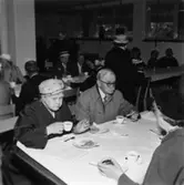 Fabriksvisning för anställdas anhöriga den 28/5 1957.