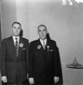 Utdelning av minnesgåvan den 9/11 1960.
Folke Martinsson, Charles Martinsson.