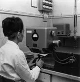 Laboratoriet, interiör. Tryckbarhetsmätare.