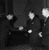 Utdelning av minnesgåvan den 1965.
Karl Erik Andersson, disponent Hans Hulthén, Kurt Kjellman.