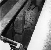 Byggnad 19. Förstärkning av bjälklag genom megapålning.