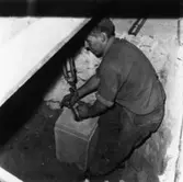 Byggnad 19. Förstärkning av bjälklag genom megapålning.