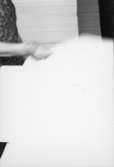 En kvinna sorterar papper på Papyrus, 12/5-1970.

Fotograf: Rolf Salomonsson, Wezäta studio, Grafiska Vägen Box 5057, 
402 22 Göteborg 5 Växel 031/40 01 40